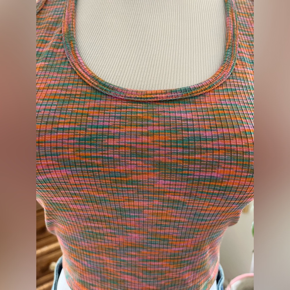 Divided stretch halter crop top